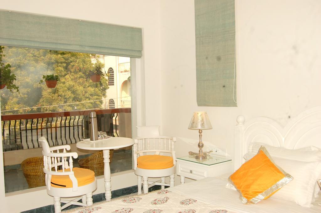Ferienwohnung Aashray Varanasi Zimmer foto