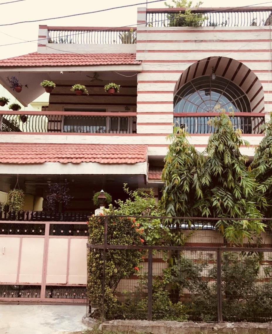 Ferienwohnung Aashray Varanasi Exterior foto